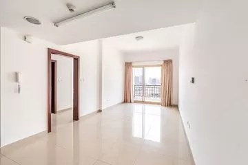 Spacious and Bright | Vacant | Prime Location