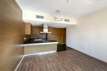 Spacious and Bright with Fully Equipped Kitchen